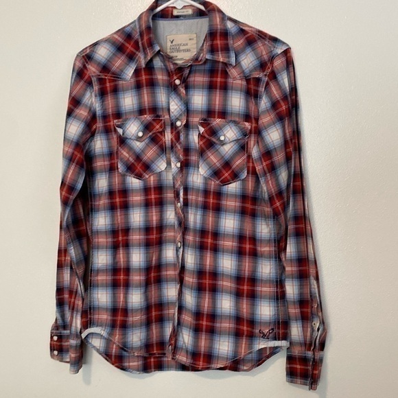 American Eagle Outfitters Tops - American Eagle Outfitters full snap button up longsleeve plaid pocket shirt xs